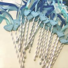 結婚式の演出に大活躍 100均のペーパーストローでリボンワンズをdiy crasia クラシア フォトプロップス 手作り フォトプロップス ウェディング フォトプロップス