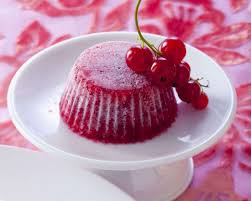 Gefrorener Wackelpudding Mit Beeren Rezept In 2020 Wackelpudding Einfacher Nachtisch Einfach Lecker
