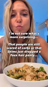 How to order @sweetgreen for FAT LOSS . Ditch the high calorie add ins like  nuts, dried fruit, and chips, and stick to low cal high fiber veggies,  proteins of choice, and