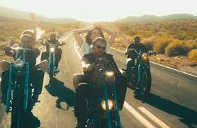 Lana Del Rey Shows Her Roots Of Riding Motorcycles And Men In Her New Video Ride Lana Del Rey Ride Lana Del Rey Riding Motorcycle