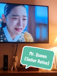 Mr. Queen: Reflexiones sobre el Amor y las Hormonas