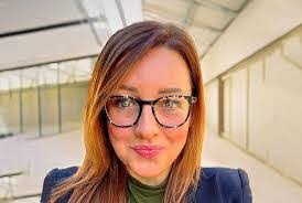 Maggie Bray's Instagram, Twitter & Facebook