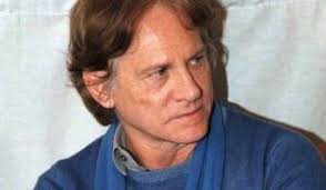 Giulio scarpati è uno degli attori più amati del pubblico italiano, legati al personaggio di e' sposato con nora venturini, regista e sceneggiatrice teatrale. Agjbky1njsnxdm