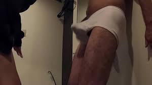 超危険ドS女】勃起ペニスと金玉をグーでパンチ、ビンタ、両手で押し潰し男性器を破壊する痴女 - XNXX.COM