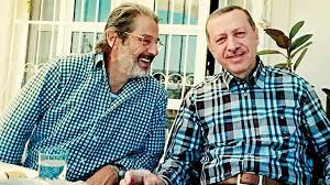 Geçen hafta sonu görevinden ayrılan hazine ve maliye bakanı berat albayrak'ın babası yazar sadık albayrak, ailesine yönelik yapılan kara propagandalara cevap veren yazılı bir açıklama yaptı. Sadik Albayrak Biyografya