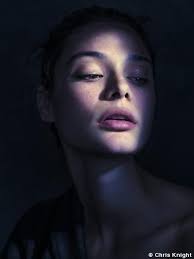photo gallery chris knight s moving portraits professional photographer magazine face photography portrait photography women portrait lighting
