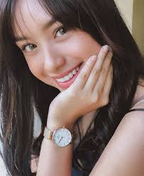 Most of you guessed it right! The Kapuso actress in our previous post is  the beautiful Pauline Mendoza. You can watch her as Pat in 'Cain at Abel'  every Monday-Friday, 7:45pm on