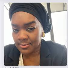 Diploma ✓ Regalia ✓ Stunning backdrop ✓ Ingredients for the perfect grad  photo. 🤩 📸: Alicia D. (DBA, '23)