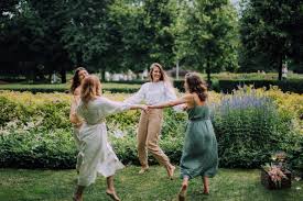 The idea of friendship day was originated by joyce hall, the founder of hallmark cards in the year 1930. 9ttshp2p7bvxkm