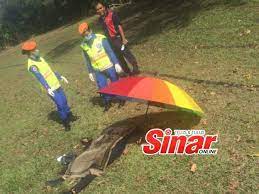 Check spelling or type a new query. Kepala Pelajar Pecah Selepas Terkena Bilah Mesin Rumput Terbang Dari Padang Sekolah Remaja