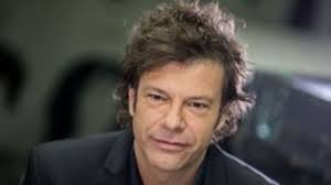 Curtis nagy dologra készül: itt fog fellépni