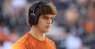 Texas QB Arch Manning, mother star in new Humann commercial