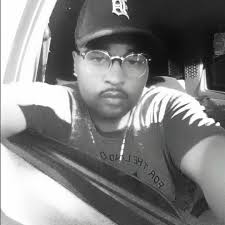 His wife was born with male and female parts. He says he's not 🌈 … I say  “yeah aight” 🥴