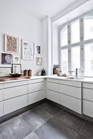 Cozy And Personal Scandinavian Apartment Koksdesigner Minimalistiskt Kok Moderna Kok