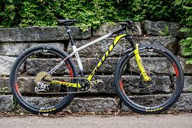 Vainqueur de titres mondiaux avec nino schurter et kate courtney. Nino Schurter S World Cup Winning Scott Scale With Dropper Marathonmtb Com