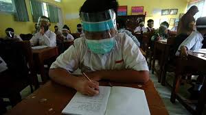 Atau, kalau pun ada, bukunya tidak menjadi buku wajib. Covid 19 Di Sekolah 3 Guru Meninggal Di Kudus 15 Siswa Positif Di Jepara Tekno Tempo Co