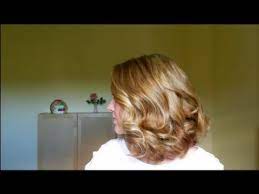 Schöne lässige locken sorgen für einen einzigartigen ja richtig gelesen man kann locken auch mit einem glatteisen stylen. Bob Styling Locken Mit Dem Glatteisen Youtube