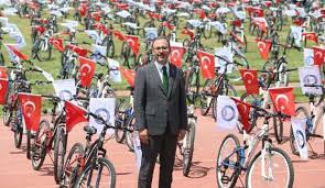 Daha önce i̇stanbul'un fethi'nin tarihi olan 1453 adet bisiklet dağıtımı yapan şahinbey belediyesi bu defa da cumhuriyet'in kuruluş yılı olan 1923 adet bisiklet 22 nisan 2021, perşembe 11:20:02. Bakan Kasapoglu Turkiye Sporda Cag Atladi Tum Spor Haber