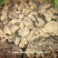 Dopo averlo cucinato con i funghi, le patate e le lenticchie, oggi vi proponiamo la versione con i piselli. Arrosto Di Maiale Con Funghi In Pentola A Pressione Ricette Di Cucina Gustosa Ricerca