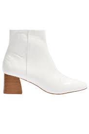 The 16 Best White Boots To Shop For Fall 2018 White Boots For Women Poshmark makes shopping fun, affordable & easy! white boots to shop for fall