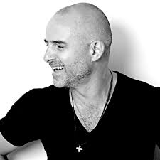 Marcus Wolf, más allá de la guitarra.