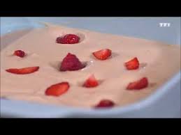 Voici La Recette Du Gateau Glace Au Yaourt De Laurent Mariotte Petits Plats En Equilibre Preparation 10 Min Congelation 3 Desserts Fruit Desserts Food