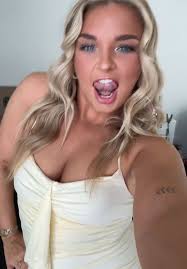 Wears makeup once and forgets how to act