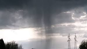 E' il primo evento del genere che vedo in veneto. Quasi Una Tromba D Aria Ecco Il Funnel A Cesa Il Video Dell Impressionante Fenomeno Atmosferico