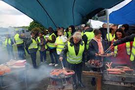 Alors que le mouvement s'installe dans la durée en france. Les Gilets Jaunes De Retour Aux Ronds Points A Blois Et Vendome Ce Samedi
