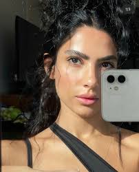 جماعة شعري مقصف جامد من الأطراف وخفيف اوي وبيقع وعندي البيبي هير طالع ناشف  اوي وشكله وحش اعمل ايه ولا استخدم ايه