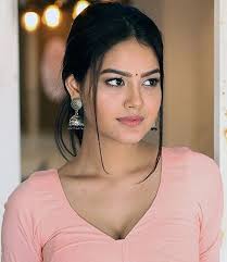 Molki Colors Serial Cast Crew Actors Roles Wiki More Purvi, a molkki dulhan finds herself in an arranged marriage to virender, a widowed man twice her age and still in love with his dead wife. serial cast crew actors roles wiki