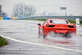 Forte di un design dall'ineguagliabile raffinatezza targato pininfarina, la perla di maranello non ha mai smesso di conquistare consensi in giro per il mondo. Autodromo Di Modena The Green Circuit Maranello Village