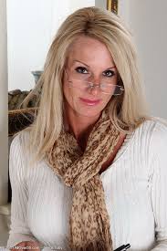 Popular 39 year old MILF Ingrid gets out of her office clothes - Pichunter