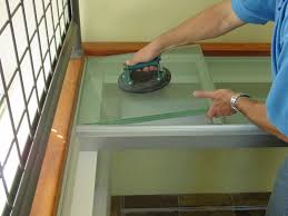 Glass Floors Cool Or Creepy 9 Factors To Consider Laminated Glass Glass Floor Flooring For Stairs