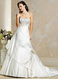 Il corpettosteccato ha uno scollo all'americana, in pizzo macramè su organza grigia di seta. 38 Idee Su Sposa In Grigio Perla Sposa Grigio Perla Abiti