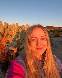 Ashlee Dick's Instagram, Twitter & Facebook