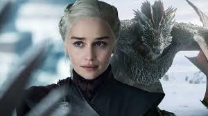 Que pasó a Drogon 🐉después de la muerte de Daenerys? Después de la muerte  de Daenerys en el final de la serie, su dragón Drogón se convirtió en un  misterio, volando con