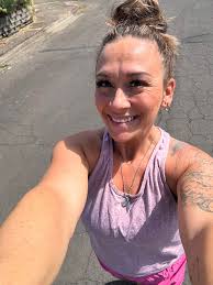 Mini enjoying late lunch with friends