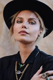 Miranda Hope's Instagram, Twitter & Facebook