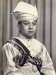 Yang amat mulia tunku besar seri menanti motorcade yam tunku ali redhaudin eskotdiraja serimenanti. Yang Dipertuanan Negeri Sembilan Maruwiah Ahmat