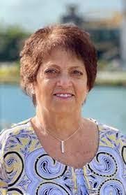 Lori Fleck's Instagram, Twitter & Facebook