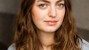 Dana Vowinckel erhält den mit 15.000 Euro dotierten Buchpreis Familienroman  2024 der Stiftung Ravensburger Verlag für ihren Roman "Gewässer im Ziplock"