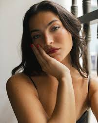 Alejandra Vidal's Instagram, Twitter & Facebook