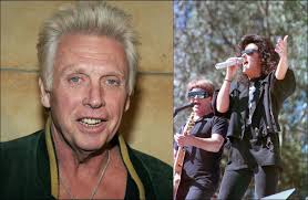 Rockestjerne døde i bilkrasj