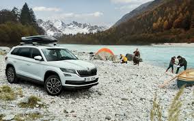 With a ground clearance of 194 mm, it can even negotiate larger bumps with ease. Comparison Peugeot 3008 Gt 2018 Vs Skoda Kodiaq Sportline 2018 Suv Drive