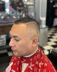 Mike Laury's Instagram, Twitter & Facebook