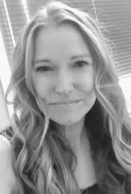 Lauri Walker's Instagram, Twitter & Facebook