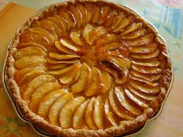 Tarte normande aux pommes délicieusement parfumée qui se déguste en dessert à la fin du repas tiède ou froide accompagnée d'une boule de glace à la vanille un pur plaisir pour les papilles. Recette Tarte Aux Pommes Pate Brisee Ou Feuilletee Wasfa Blog