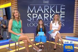 Paula farsi in high heels : Lara Spencer S Green Dress From Good Morning America Has Everyone Talking