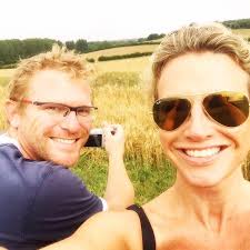 Looking for someone who can't paint my window sills and use a bit of wood  filler in the corners. Any good suggestions thanks